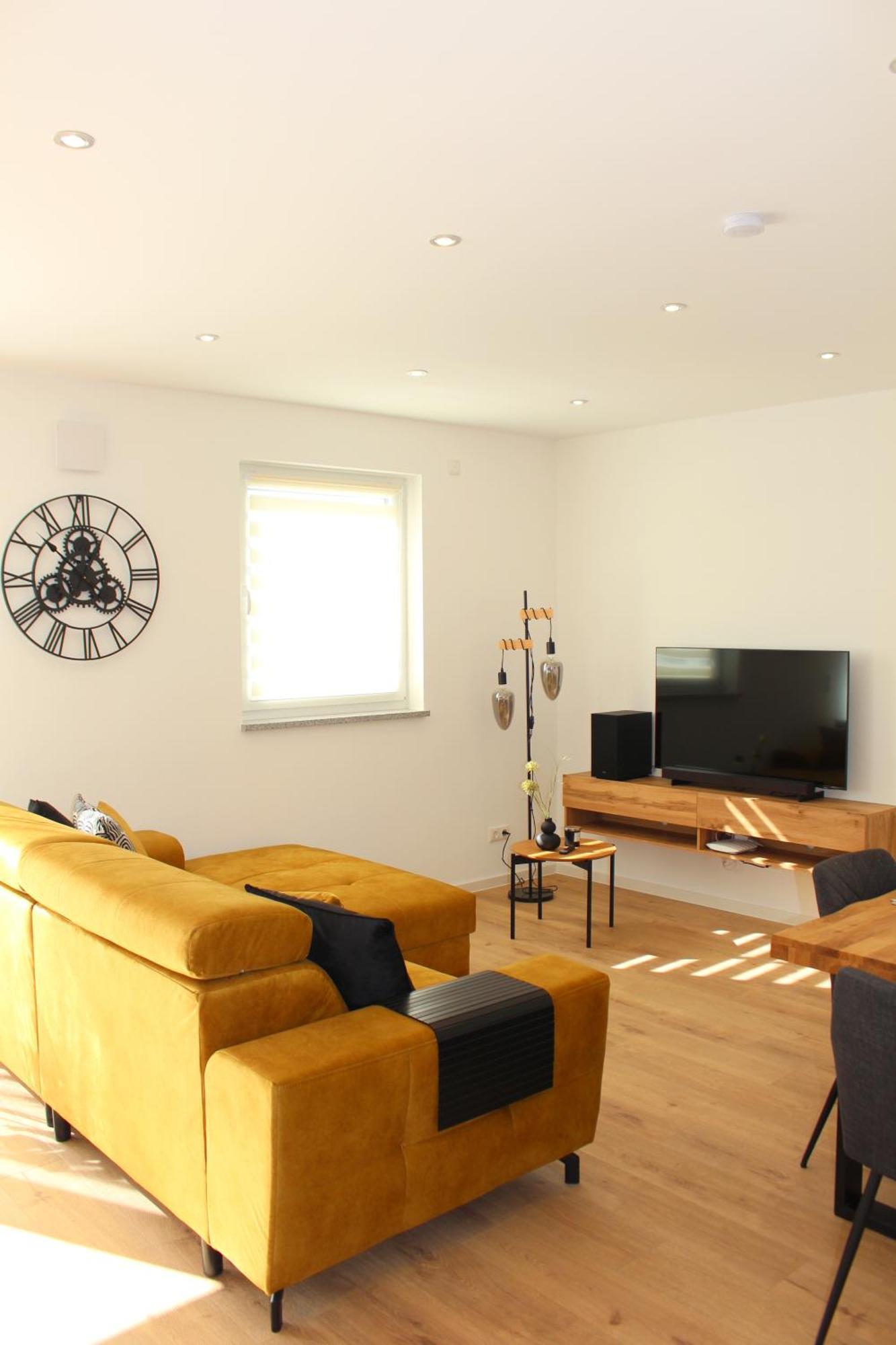 Apartment Mit Voll Ausgestatetter Kueche, Badewanne, Balkon, Parkplatz Vor Dem Haus, Ruhig Gelegen, Ada4 Kulmbach Exterior photo