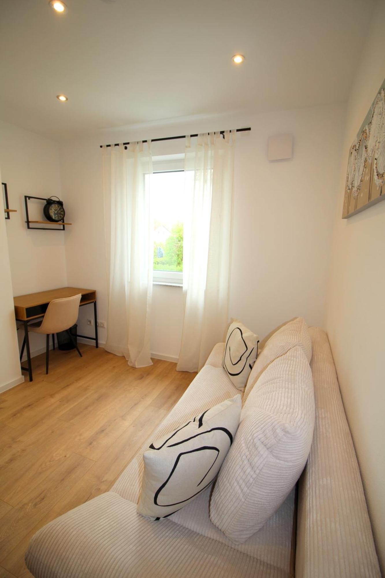 Apartment Mit Voll Ausgestatetter Kueche, Badewanne, Balkon, Parkplatz Vor Dem Haus, Ruhig Gelegen, Ada4 Kulmbach Exterior photo