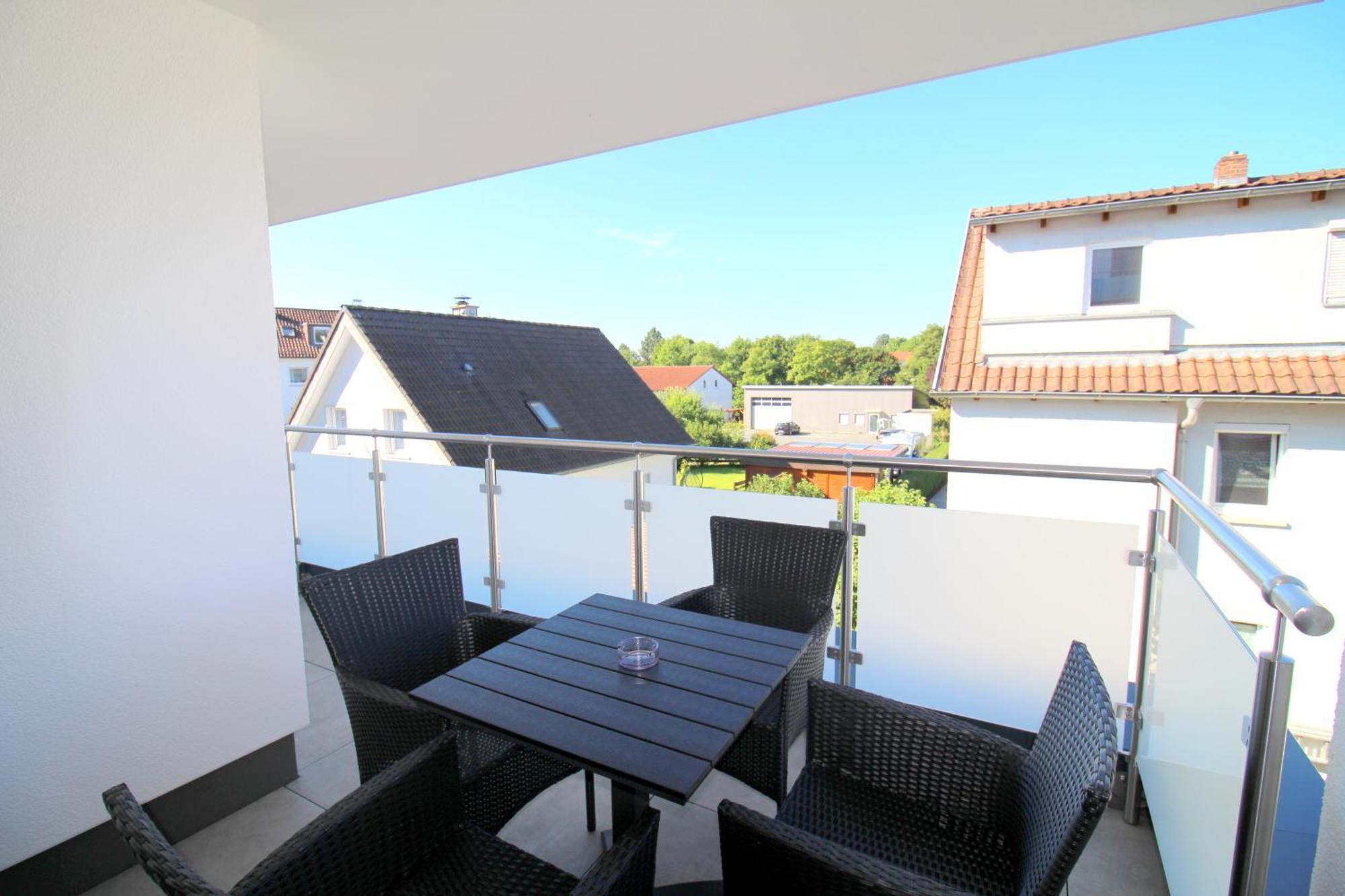 Apartment Mit Voll Ausgestatetter Kueche, Badewanne, Balkon, Parkplatz Vor Dem Haus, Ruhig Gelegen, Ada4 Kulmbach Exterior photo